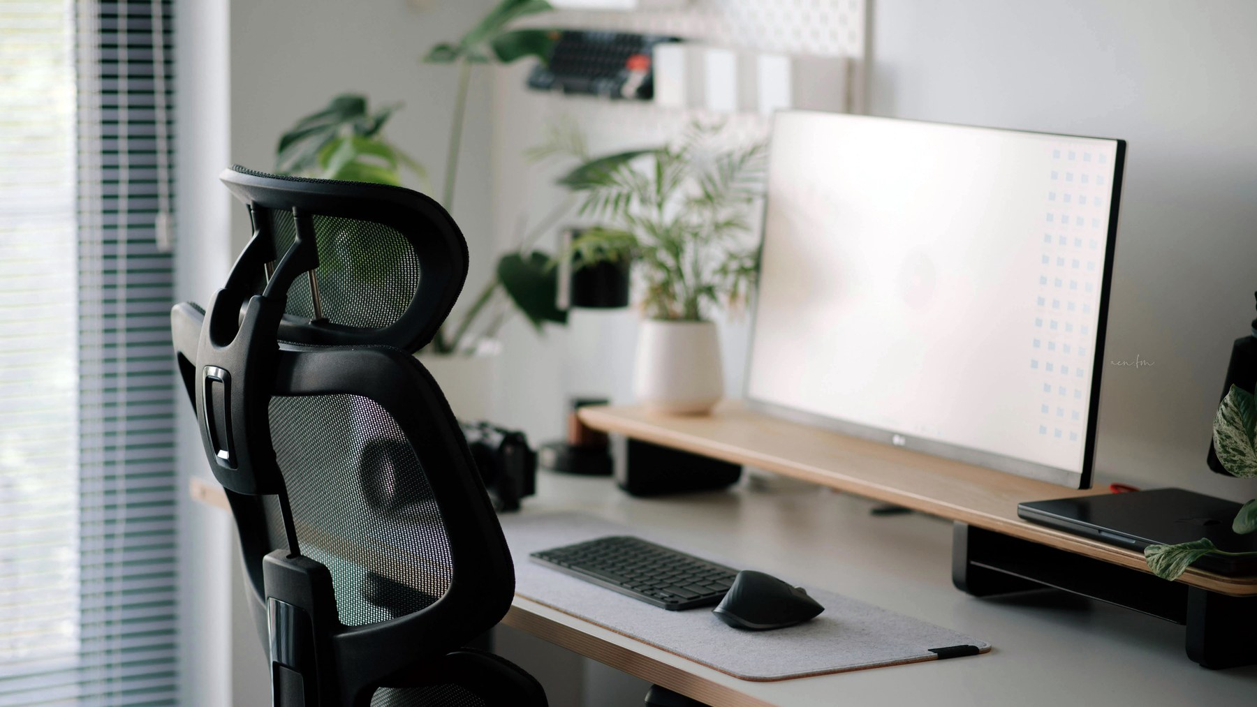 Best Ergonomic Setup for Dual Monitors