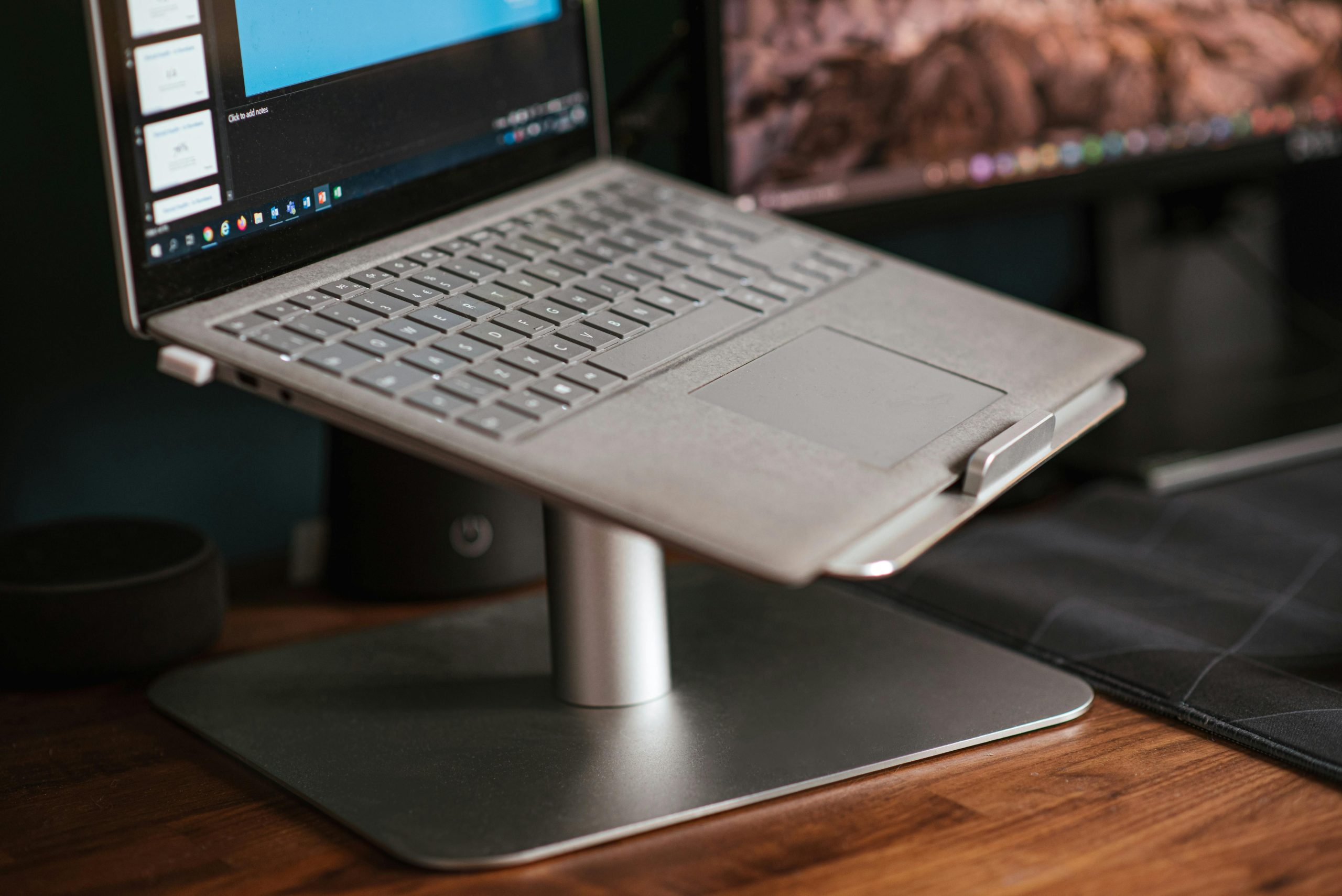 Best Home Office Setup for Tiny Rooms